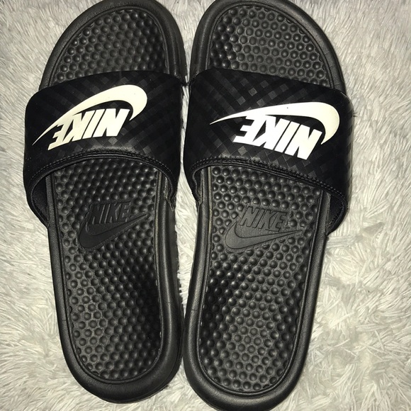 Zapatos Nike Mujeres Diapositivas Poshmark Zapatos Nike Diapositivas Mujeres Diapositivas Nike Poshmark 331a88